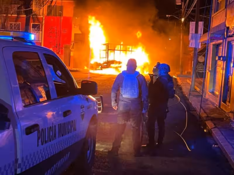 Delincuentes desatan violencia con quema de vehículos en Maravatío, Charo y Queréndaro