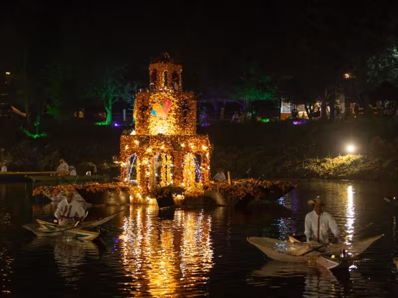 El espectáculo de canoas en Urandén