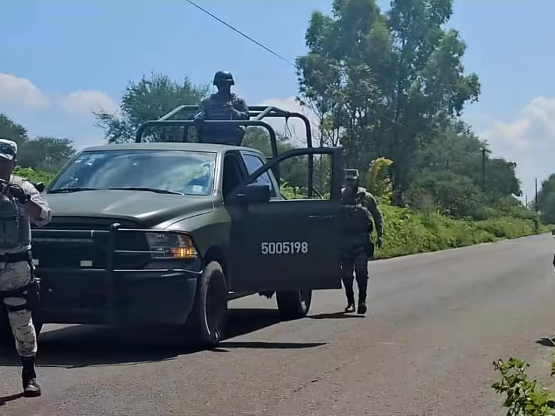 Emboscan a soldados en sierra de Aquila; deja un militar muerto