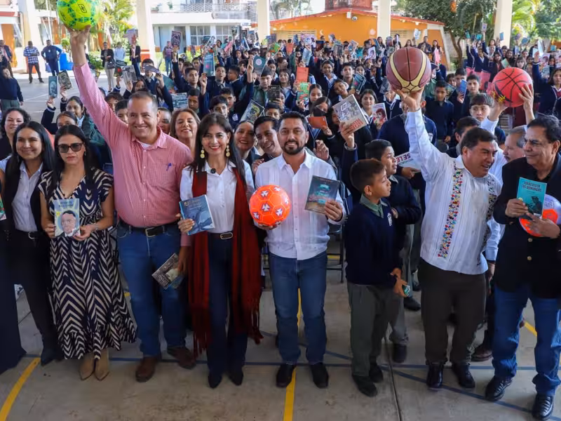 Entrega SEE más de 204 mil tenis programa Jalo a Estudiar