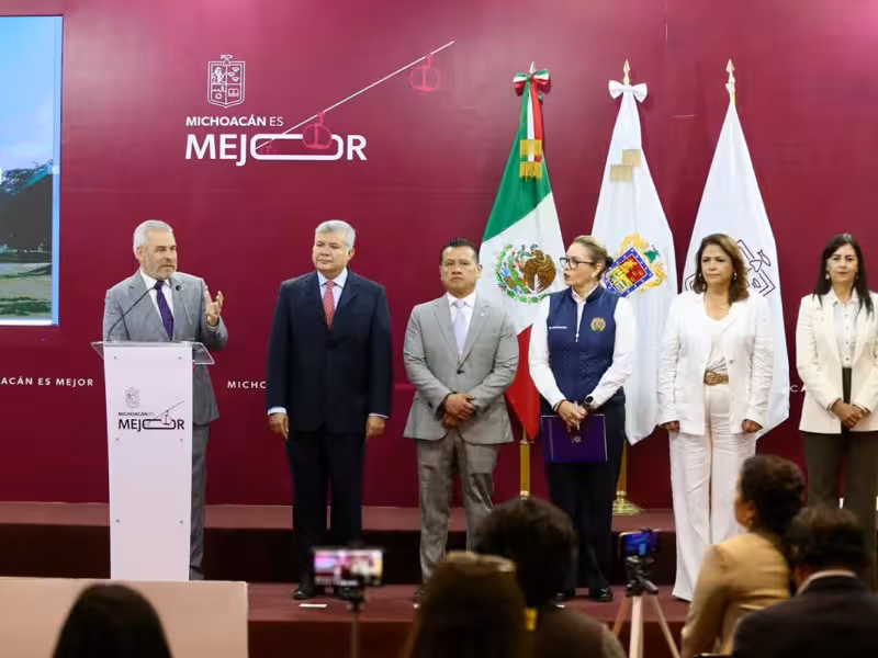 firma Bedolla reforma de la UMSNH para elevar su autonomía a rango constitucional