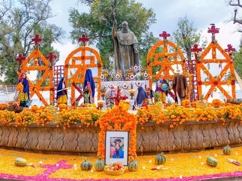 Noche de Muertos Michoacán 2024 turistas