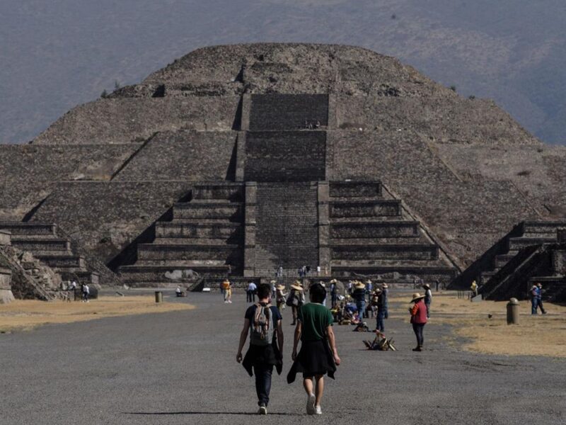 En pirámides de Teotihuacán, muere turista extranjero
