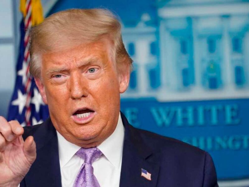 Trump valora sustituir periodistas por blogueros afines