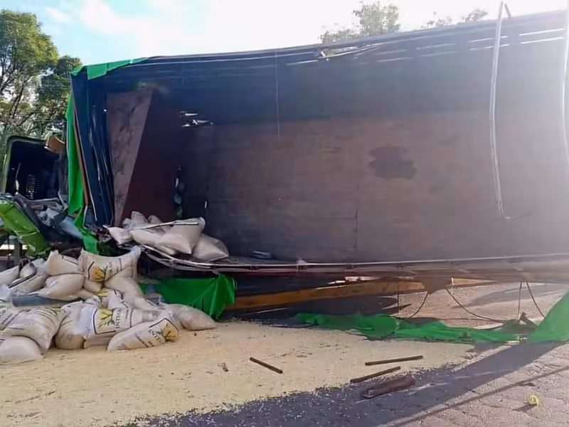 volcadura de camión muerto herido