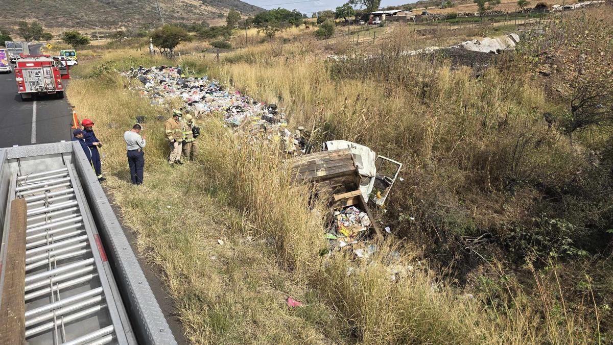 accidente camión recolector de basura en Jacona