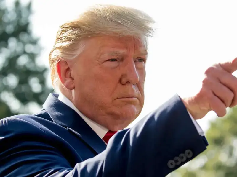 Trump amenaza con aranceles del 100% a países BRICS si crean una nueva moneda