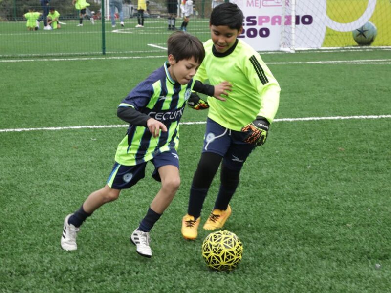 Goles por la paz; listas 16 canchas de fútbol en Michoacán: SCOP