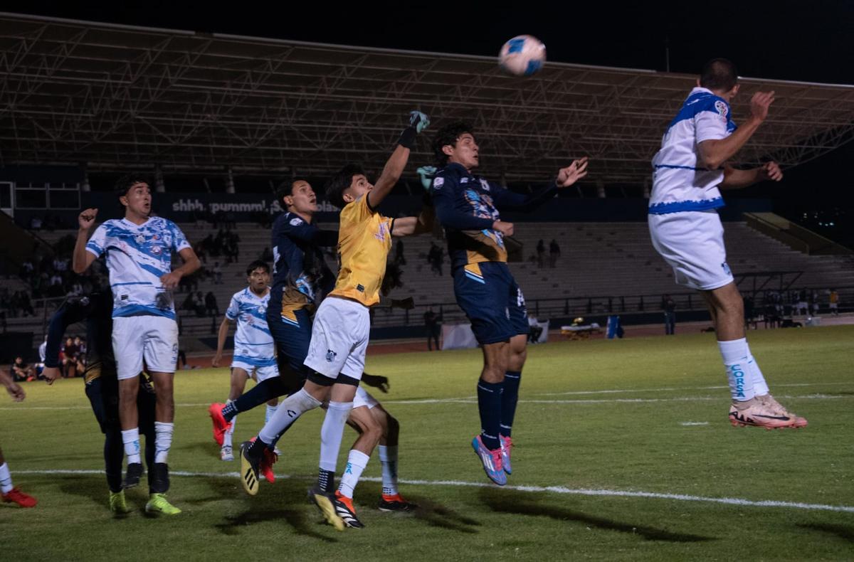 La Furia Azul de Pátzcuaro le arrebata dos puntos a los Zorros de la Universidad Michoacana