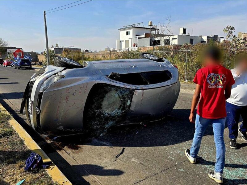 volcadura automóvil estudiantes Zamora heridos