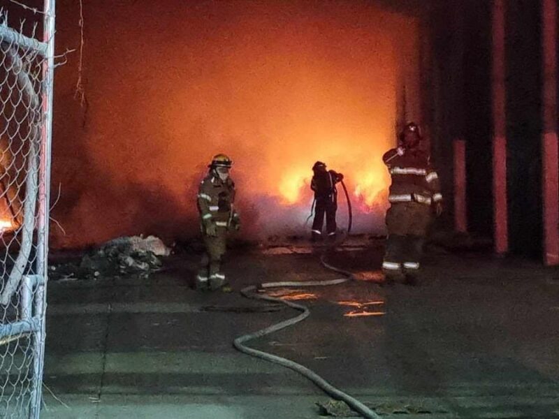 Arde bodega en la colonia Industrial en incendio , al norte de Morelia