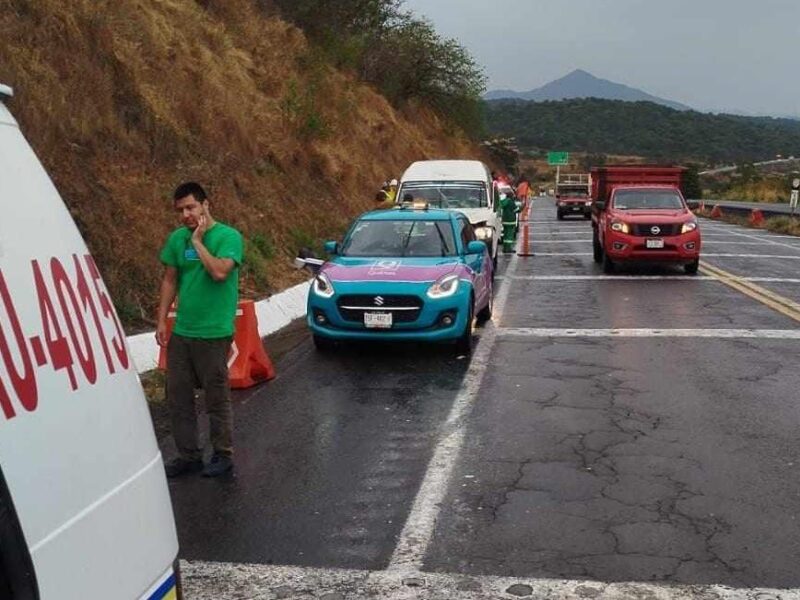 Camioneta tipo turismo choque por alcance contra camión materialista