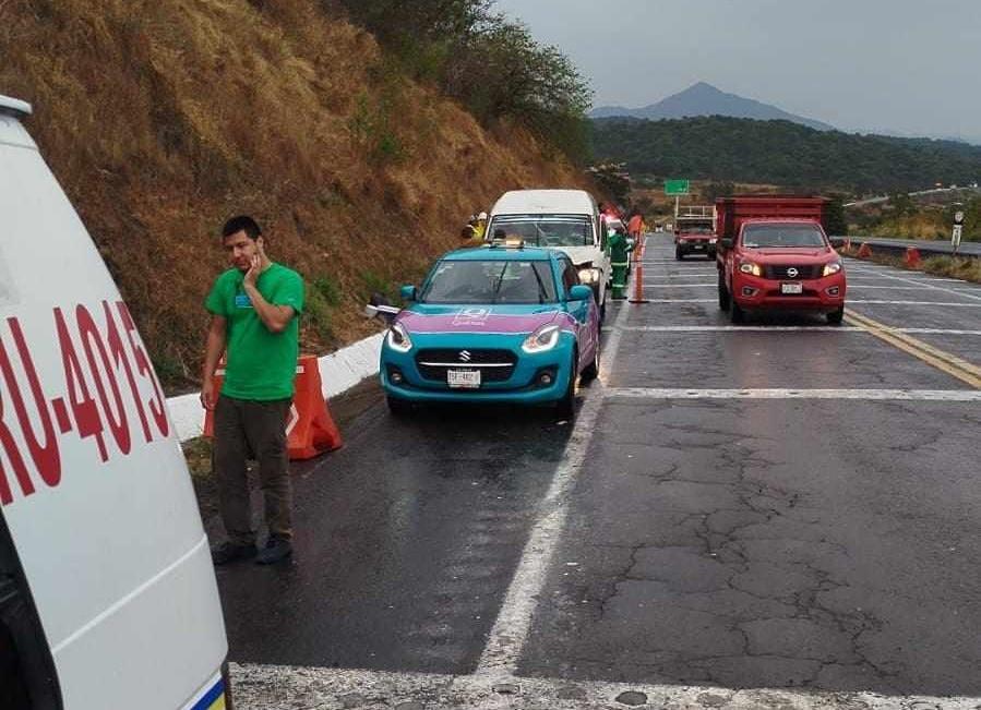 Camioneta tipo turismo choque por alcance contra camión materialista