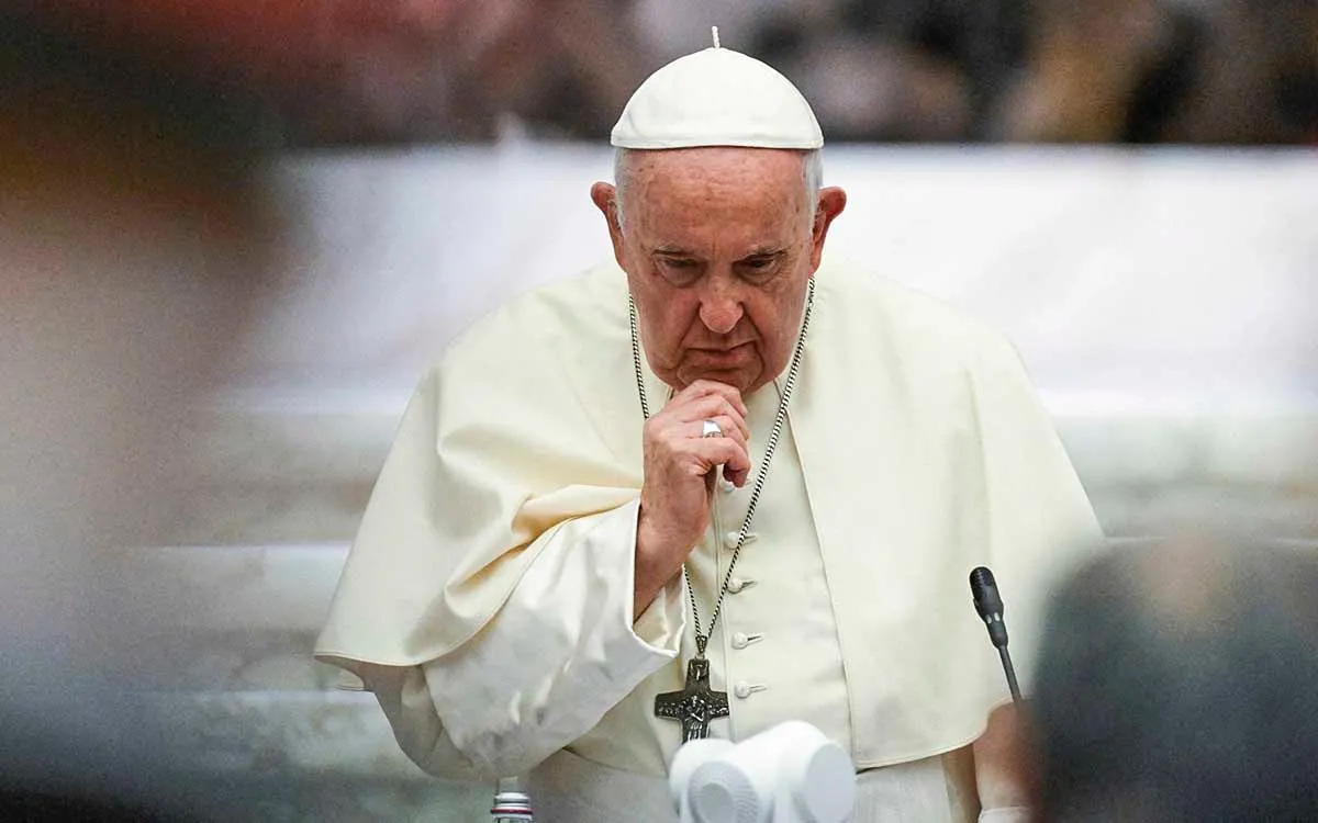 El Papa Francisco permanece en estado crítico
