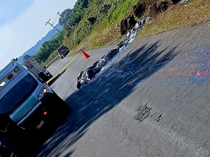Reportan un muerto y un herido tras ser atropellados en accidente en la Uruapan-Paracho