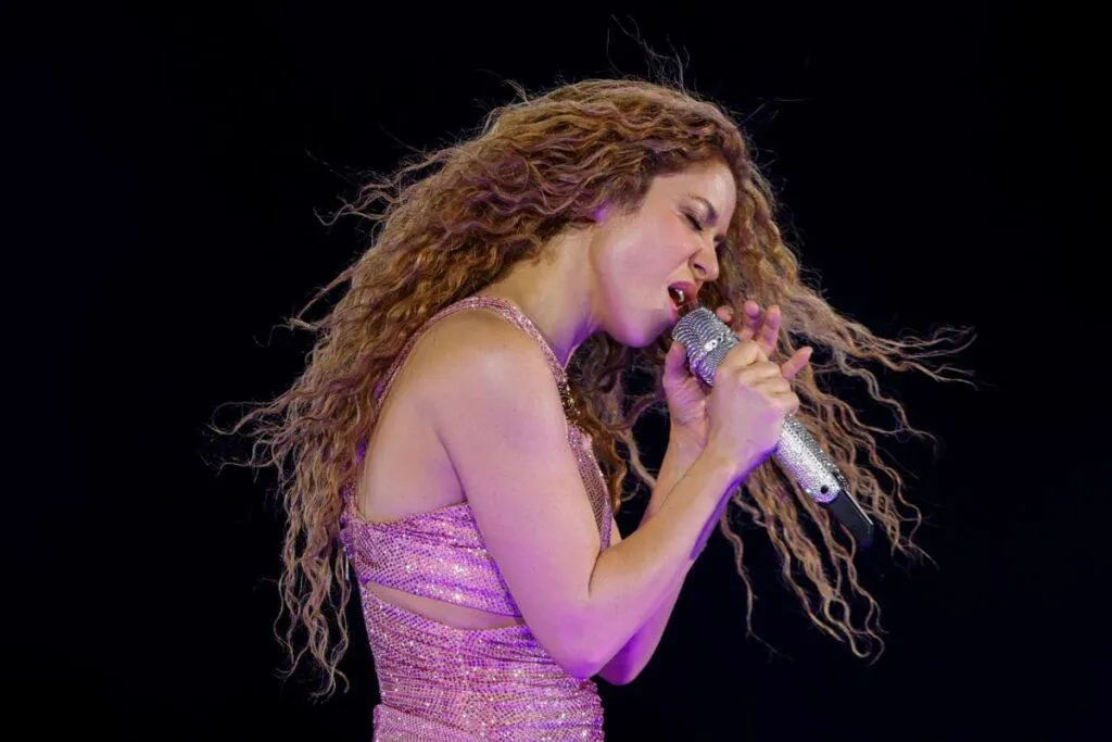 Shakira empoderamiento femenino lanza sus "10 mandamientos" en Brasil