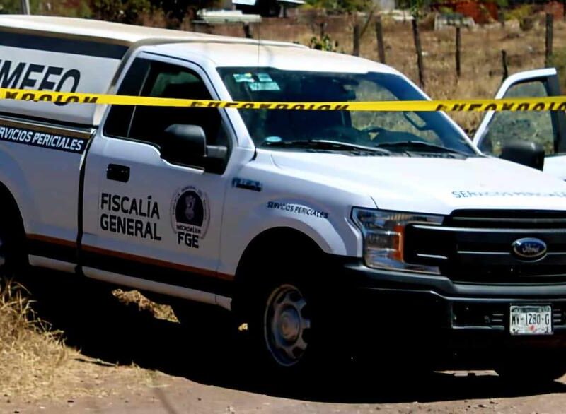 Abandonan cadáver encobijado en Apatzingán
