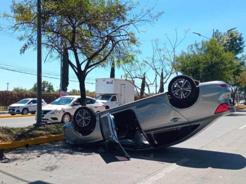 Accidente en Boulevard Industrial de Uruapan 1