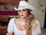 Alicia Villarreal hace frente a la violencia, defiende a su hija