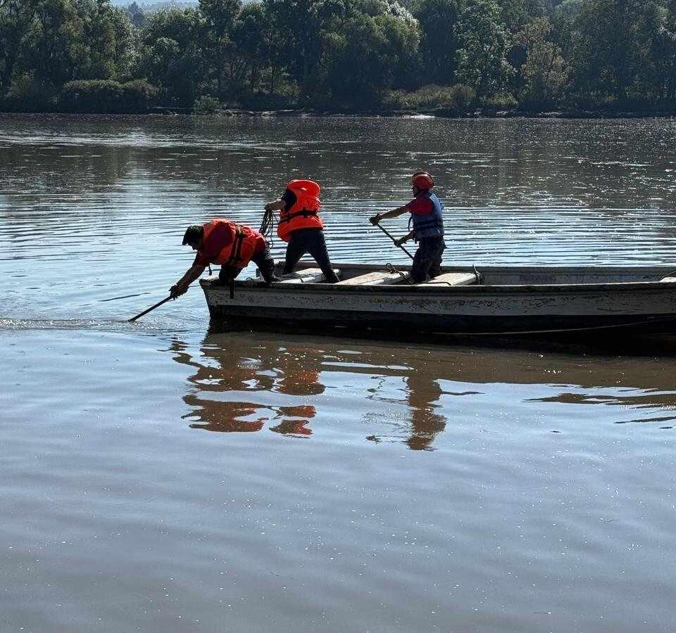 bomberos Zitácuaro y buzos hallan cuerpo de joven ahogado en presa de Tuxpan