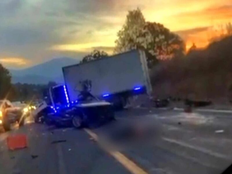 choque deja un muerto y un herido, sobre la salida de Uruapan a la autopista Siglo XXI
