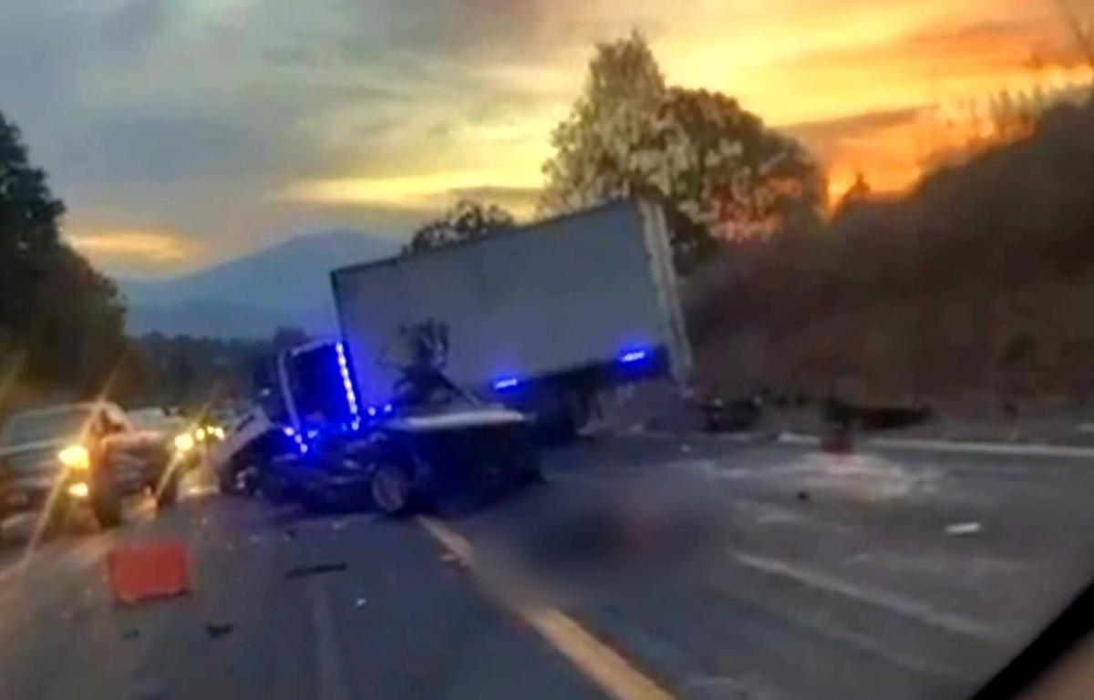choque deja un muerto y un herido, sobre la salida de Uruapan a la autopista Siglo XXI