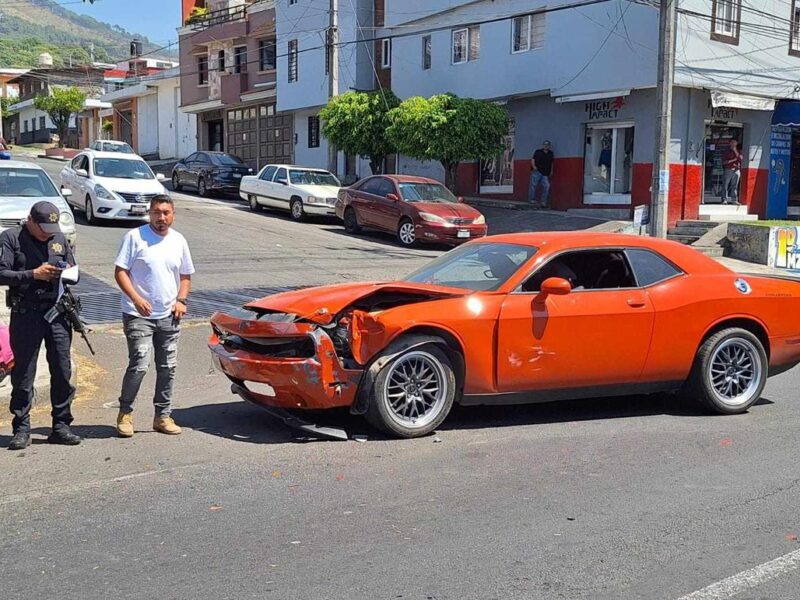 Choque en Uruapan deja dos mujeres heridas