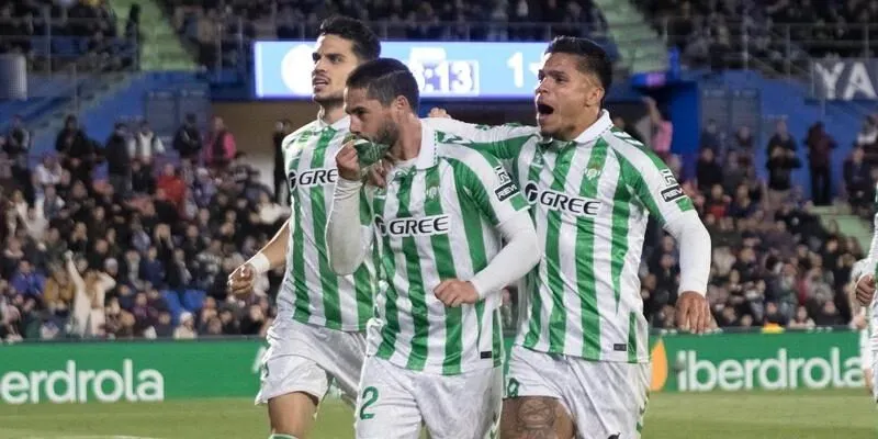 Con épica remontada, el Betis doblegó 2-1 al Real Madrid