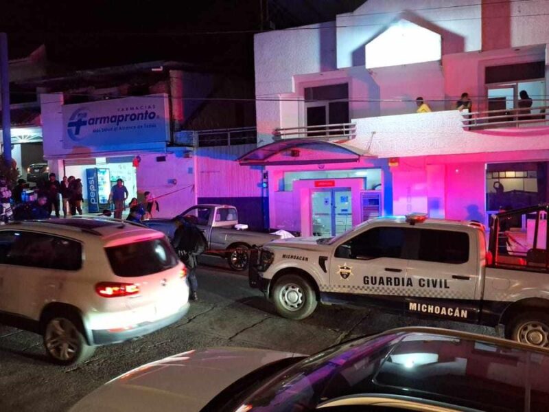 Conductor de camioneta muere en el camino a un hospital, tras ser baleado en Uruapan