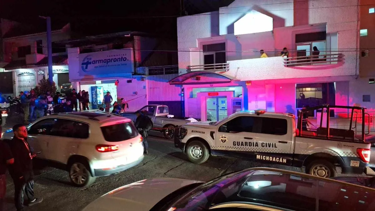 Conductor de camioneta muere en el camino a un hospital, tras ser baleado en Uruapan
