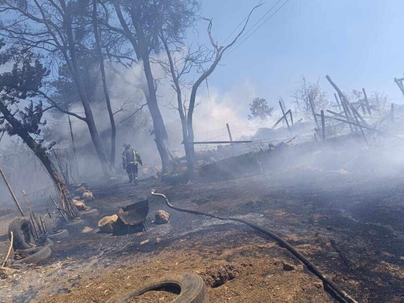 Controlan incendio en autopista Siglo XXI
