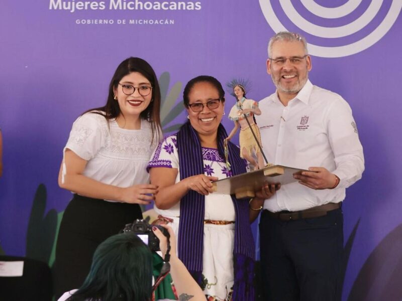 Entrega de la Presea Eréndira en Michoacán 1
