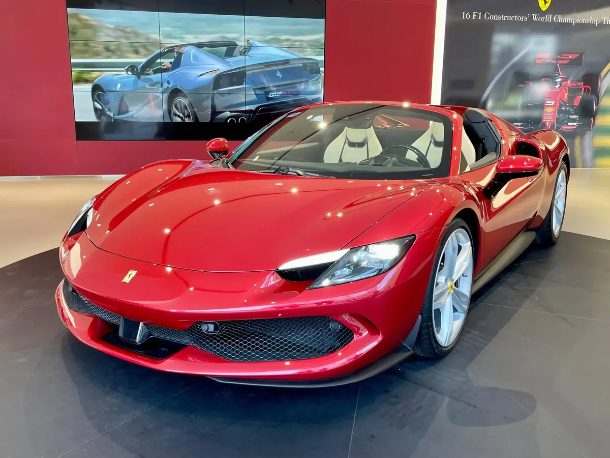 Ferrari aumentará 10% los precios de sus vehículos en Estados Unidos por aranceles