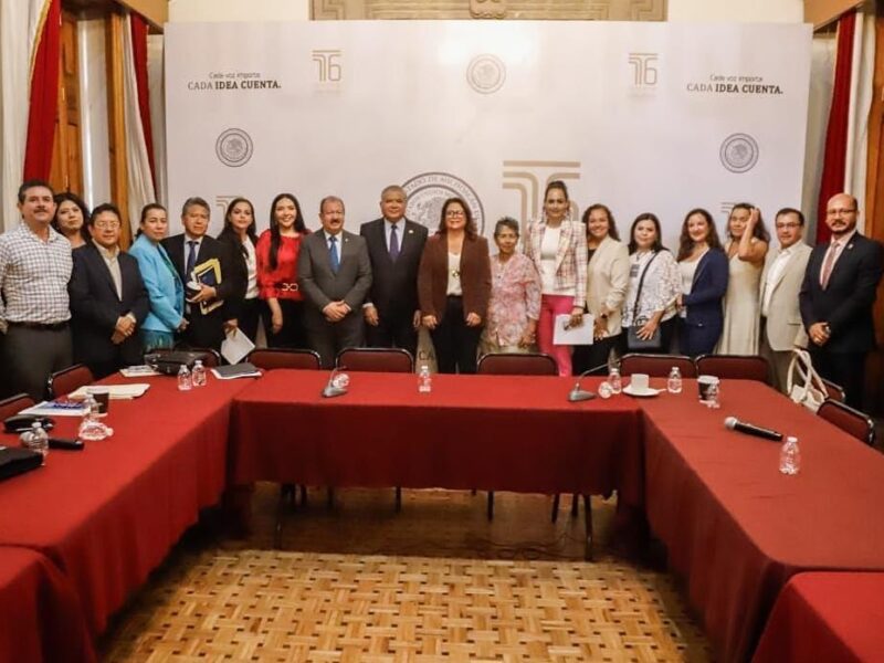 Frente a Reforma a Ley Orgánica de la UMSNH, atiende Fabiola Alanís a comunidades académica y administrativa