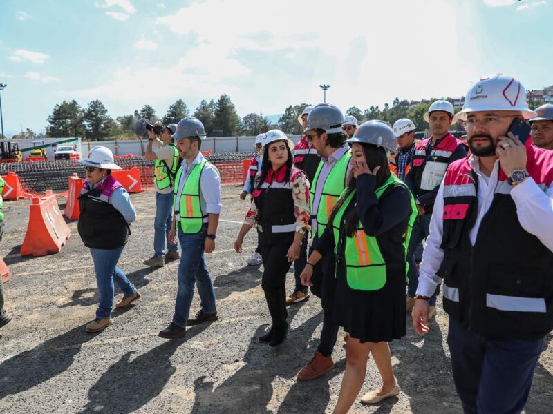 Gladyz Butanda y regidores de Morelia recorren obra del teleférico de Morelia, Michoacán