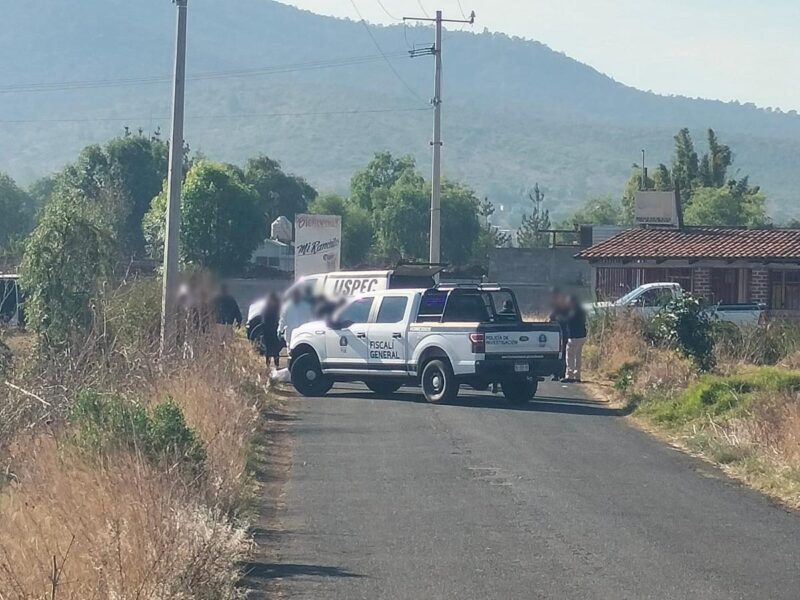 Hallan a mujer asesinada a balazos en el camino Ramal-San Antonio Coapa, Morelia