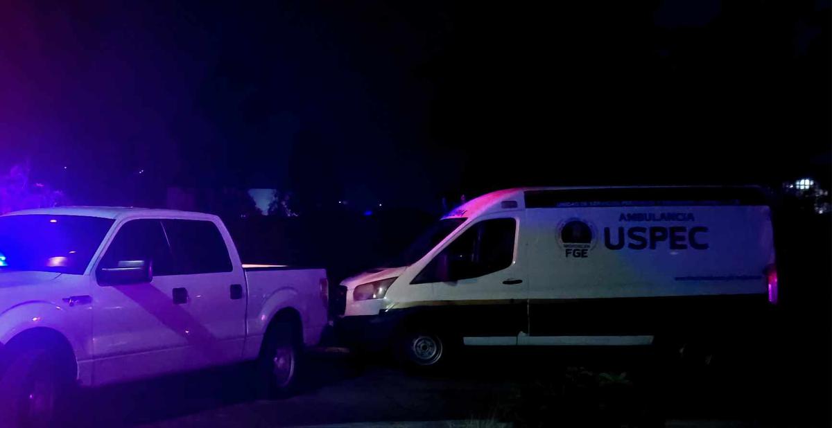 Hallan cadáver envuelto en una cobija en Apatzingán
