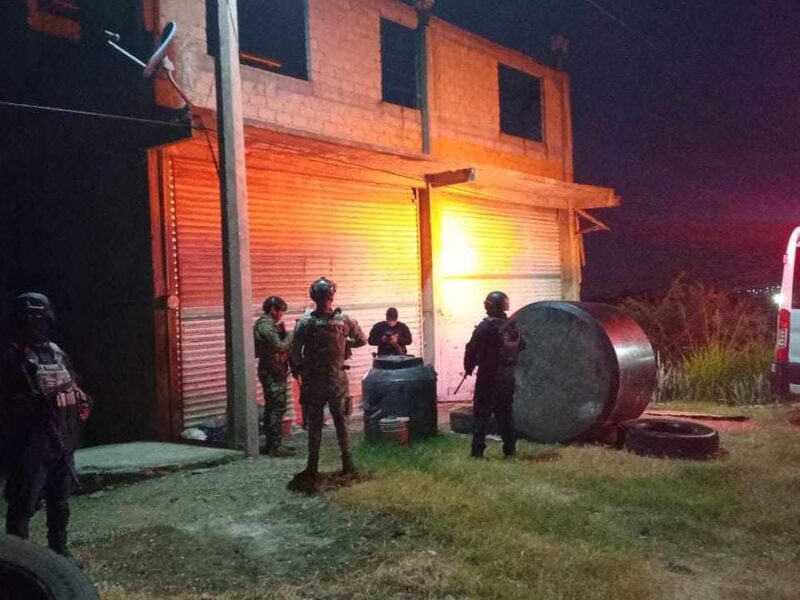 Hombre muere ahogado en un barril con agua en Lázaro Cárdenas