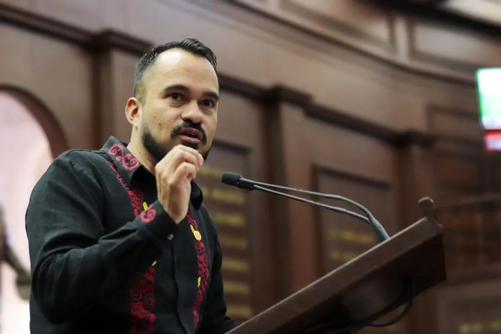 Hugo Rangel impulsa reforma para fortalecer la industria mezcalera de Michoacán