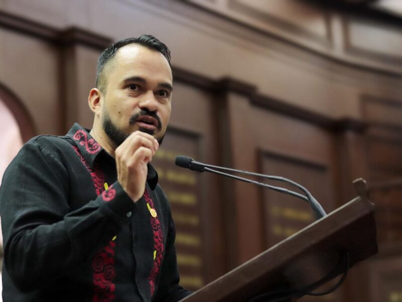 Hugo Rangel impulsa reforma para fortalecer la industria mezcalera de Michoacán