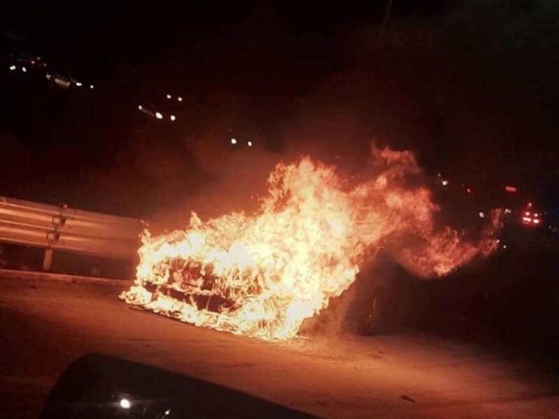 Impactante Incendio de vehículo en el Ramal Camelinas 2