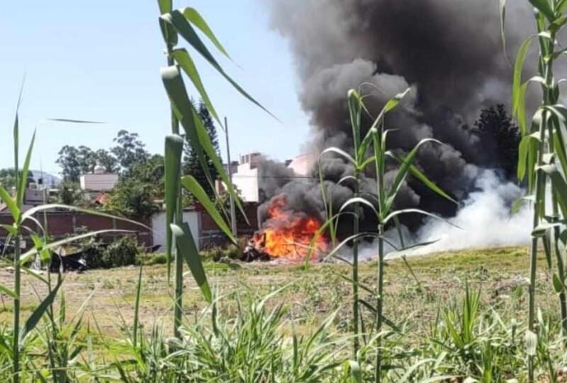 Incendio en lote baldío de la colonia Obrera moviliza a los bomberos, en Morelia