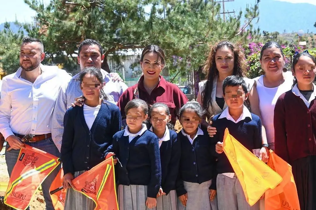 Inicia Mónica Valdez construcción de techumbre en Escuela Primaria Josefa Ortiz de Domínguez