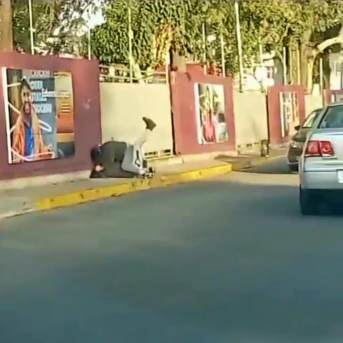 Jóvenes protagonizan pelea callejera cerca de secundaria en Morelia