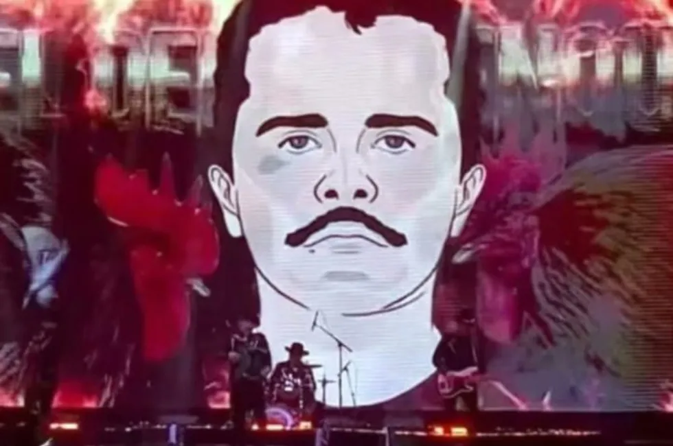 Los Alegres del Barranco muestran al "Mencho" en concierto