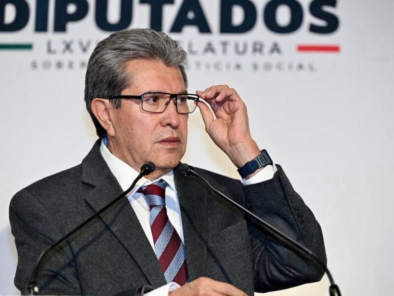 Monreal se deslinda de acuerdo con el PAN sobre ley antinepotismo