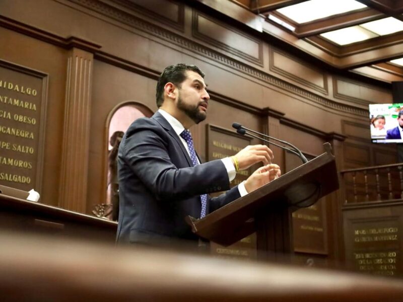 Octavio Ocampo presentó iniciativa para que Michoacán refuerce la defensa animal