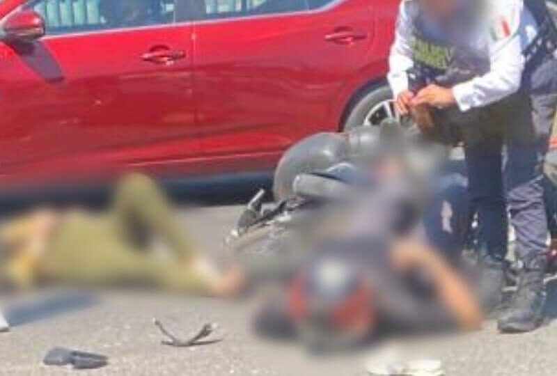 Pareja en moto sufre accidente en el periférico de Morelia