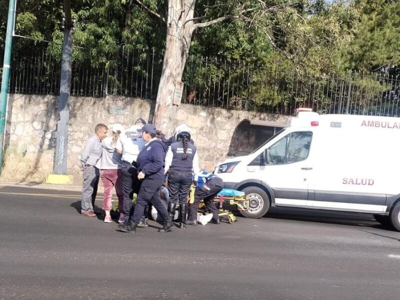 Persona es atropellada por auto frente a Casa Michoacán en accidente vial
