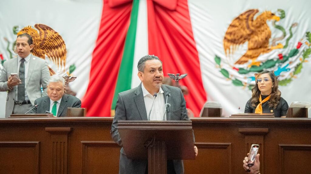 Regular cobro de tarifas en carreteras de cuota y mejorar seguridad propone Víctor Manríquez
